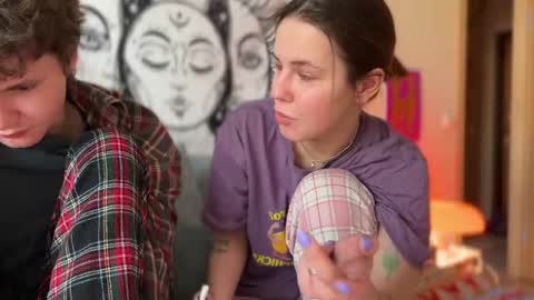 Snapshot of di_n_alex chatting on 02.16.25 Di Alex online show from 02.16.25