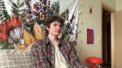 Snapshot of di_n_alex chatting on 03.12.25 Di Alex online show from 03.12.25