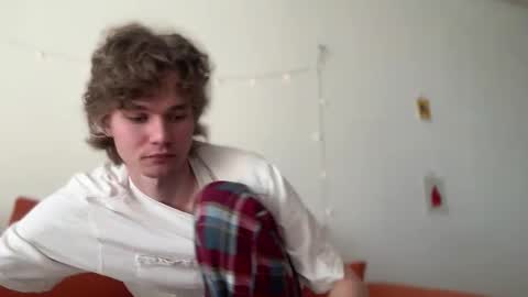 Snapshot of di_n_alex chatting on 09.11.25 Di Alex online show from 09.11.25