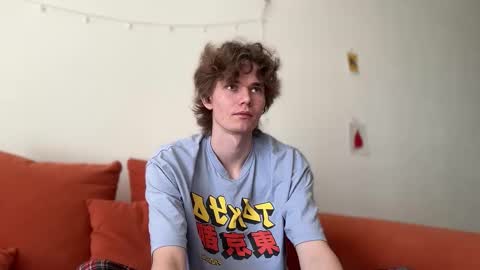 Snapshot of di_n_alex chatting on 10.03.25 Di Alex online show from 10.03.25