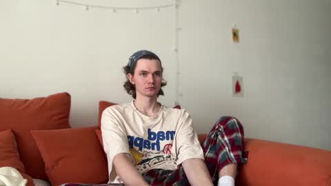 Snapshot of di_n_alex chatting on 10.17.25 Di Alex online show from 10.17.25