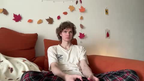 Snapshot of di_n_alex chatting on 10.24.25 Di Alex online show from 10.24.25