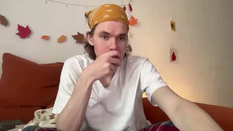 Snapshot of di_n_alex chatting on 11.05.25 Di Alex online show from 11.05.25