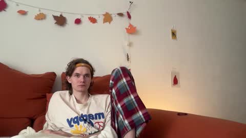 Snapshot of di_n_alex chatting on 11.21.25 Di Alex online show from 11.21.25