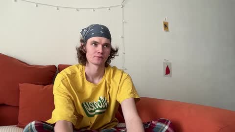 Snapshot of di_n_alex chatting on 11.22.25 Di Alex online show from 11.22.25