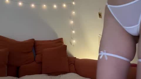 Snapshot of di_n_alex chatting on 11.28.25 Di Alex online show from 11.28.25