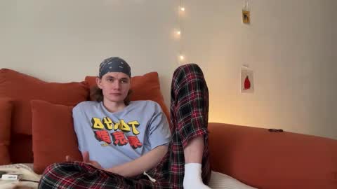 Snapshot of di_n_alex chatting on 11.29.25 Di Alex online show from 11.29.25