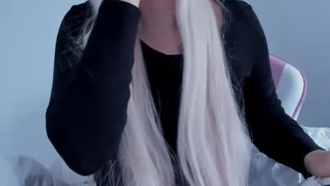 Snapshot of diamond_ava_ chatting on 12.29.24 Thea online show from 12.29.24