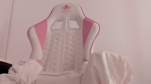 Snapshot of diamond_ava_ chatting on 01.23.25 Thea online show from 01.23.25