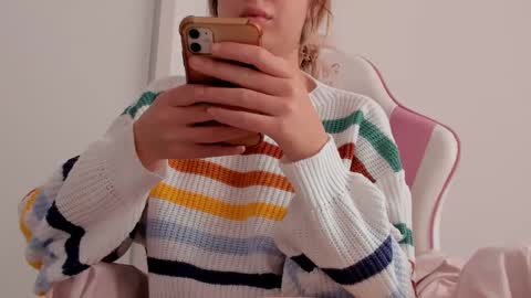 Snapshot of diamond_ava_ chatting on 02.03.25 Thea online show from 02.03.25