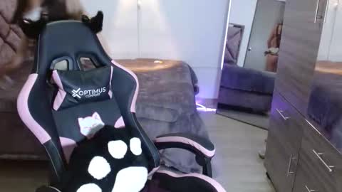 Snapshot of diamondgold28 chatting on 11.26.25 diamondgold28 online show from 11.26.25