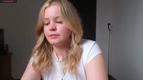 Snapshot of dianaholiday chatting on 06.18.26 Olga online show from 06.18.26