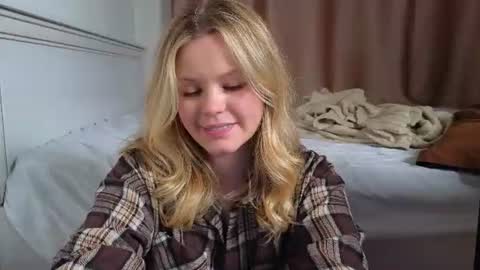 Snapshot of dianaholiday chatting on 07.20.26 Olga online show from 07.20.26