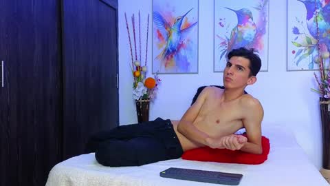 Snapshot of dianayleo chatting on 12.12.24 Ana Leo online show from 12.12.24