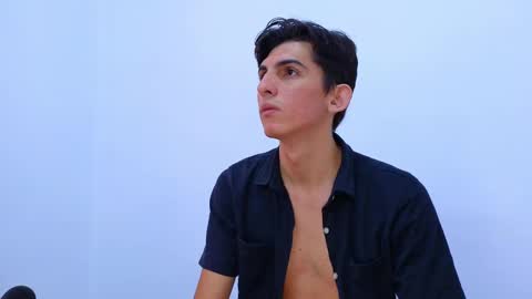 Snapshot of dianayleo chatting on 02.25.25 Ana Leo online show from 02.25.25