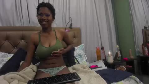 Snapshot of didoelizabeth chatting on 09.19.25 didoelizabeth online show from 09.19.25