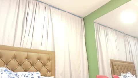 Snapshot of didoelizabeth chatting on 11.05.25 didoelizabeth online show from 11.05.25