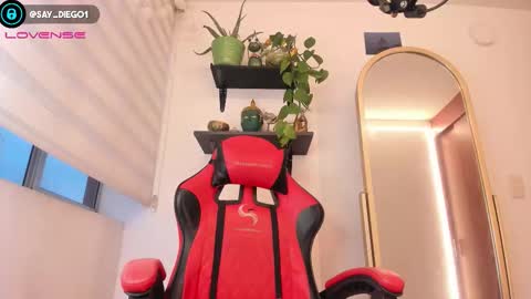 Snapshot of diego_latino chatting on 12.04.25 Diego lat online show from 12.04.25