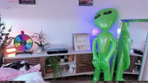 Snapshot of digitalkisses chatting on 04.22.26 Estef Ger online show from 04.22.26