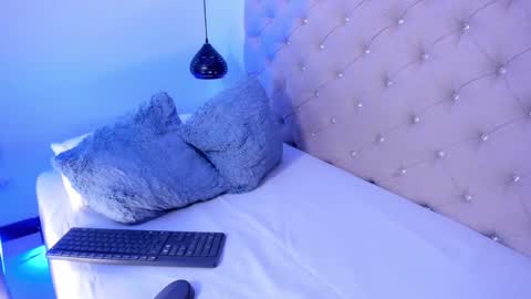 dikey_18 online show from 12.12.24