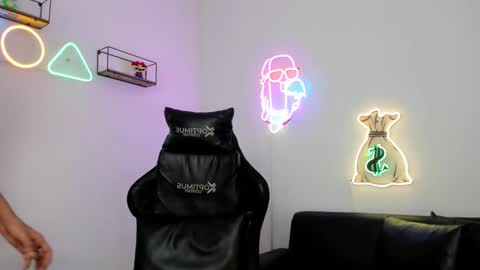 dikey_18 online show from 03.10.25