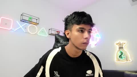 dikey_18 online show from 03.10.25