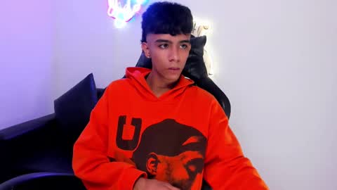 dikey_18 online show from 11.05.25