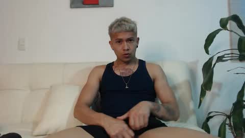 Snapshot of dilanxxx8888 chatting on 11.13.25 dilanxxx8888 online show from 11.13.25