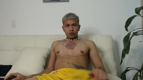 Snapshot of dilanxxx8888 chatting on 11.14.25 dilanxxx8888 online show from 11.14.25