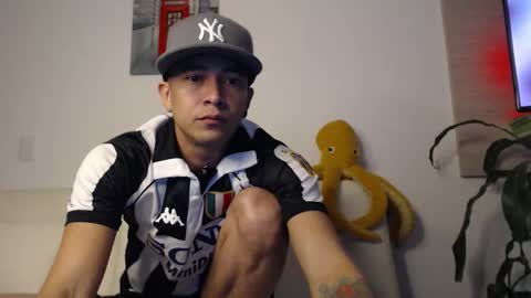 Snapshot of dilanxxx8888 chatting on 11.23.25 dilanxxx8888 online show from 11.23.25