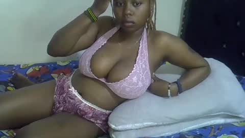 Snapshot of dime010 chatting on 01.13.25 dime online show from 01.13.25