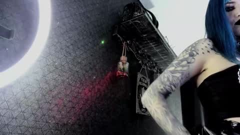 Snapshot of dimmuanddarkness chatting on 02.22.25 dimmuanddarkness online show from 02.22.25