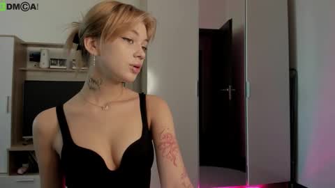 Snapshot of din_star chatting on 10.17.25 Dina online show from 10.17.25