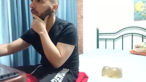 Snapshot of dinchtcams chatting on 05.23.26 Dincht online show from 05.23.26