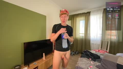 Snapshot of dinovichh chatting on 09.10.25 Vlad Dinovich online show from 09.10.25