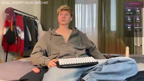 Snapshot of dinovichh chatting on 10.31.25 Vlad Dinovich online show from 10.31.25