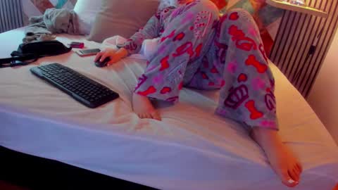 diosaelchat online show from 11.17.25