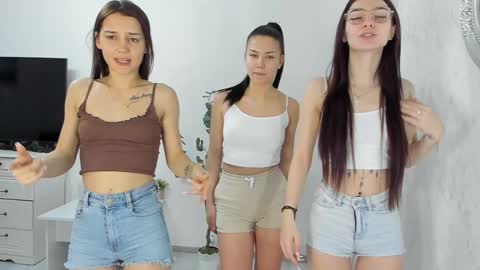 Snapshot of dirtygirls99 chatting on 03.05.25 Gyna Josie online show from 03.05.25