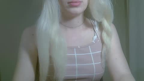 DitaMilton online show from 09.08.25