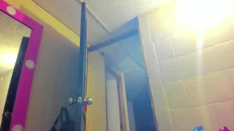 Mia Alejandra online show from 12.04.25
