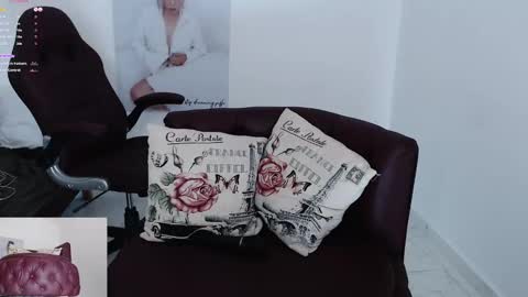 Snapshot of diva_milf chatting on 01.23.25 Diva online show from 01.23.25