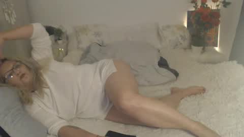 Snapshot of divineblond chatting on 02.23.26 Alexxa online show from 02.23.26