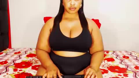 Snapshot of divinebooty93 chatting on 11.05.25 divinebooty93 online show from 11.05.25