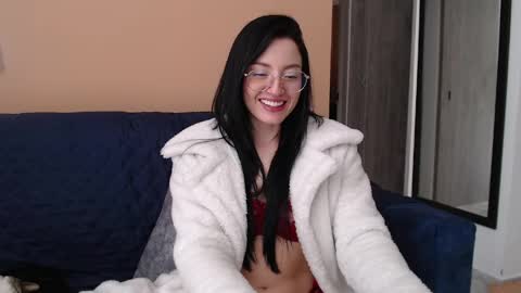 Snapshot of divineisis chatting on 05.11.26 Hera online show from 05.11.26