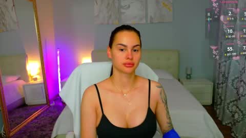 Snapshot of divineluxe chatting on 06.08.26 Ivory Blue. online show from 06.08.26
