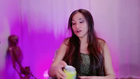 DivineLynn online show from 02.07.25