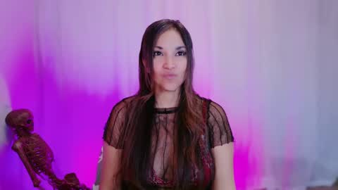 DivineLynn online show from 02.10.25