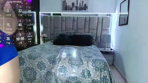 Snapshot of divinepearl chatting on 10.18.25 divinepearl online show from 10.18.25