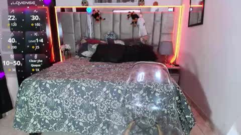 Snapshot of divinepearl chatting on 11.04.25 divinepearl online show from 11.04.25