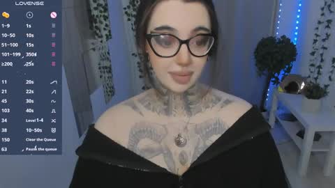 Snapshot of dixipixi_ chatting on 05.22.26 dixipixi_ online show from 05.22.26